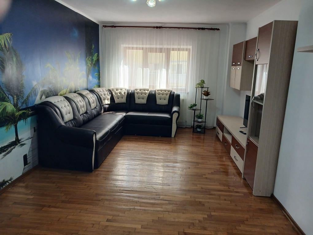 Inchiriez apartament 4 camere - imagine 1