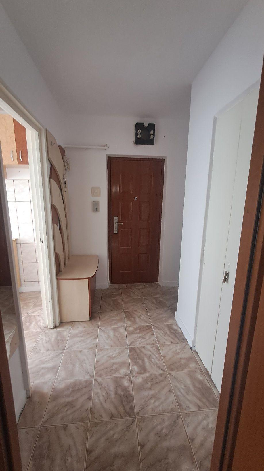 Apartament 2 camere semidecomandat - imagine 1