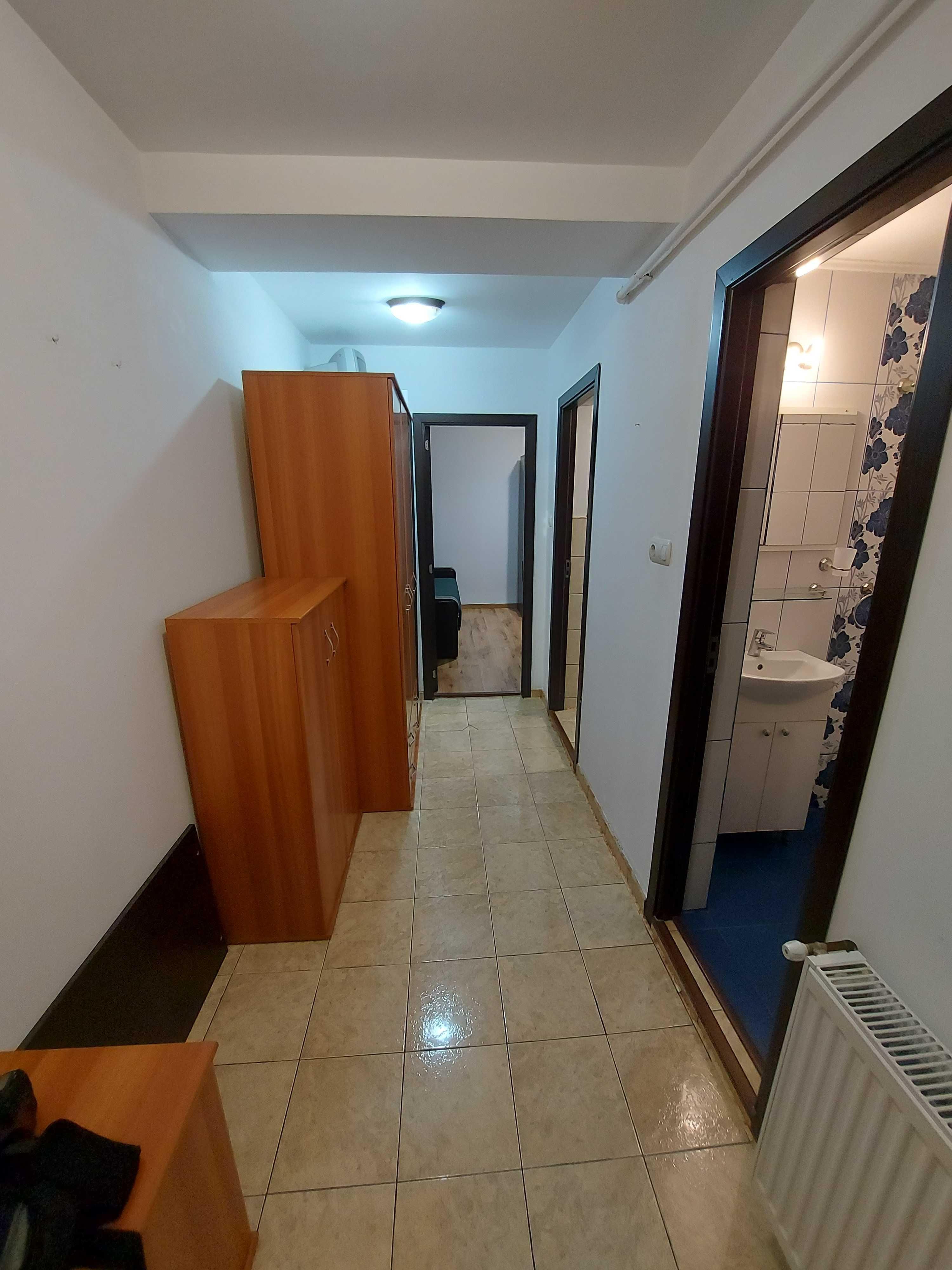 Inchiriez apartament cu 1 camera, hol, bucatarie si o baie situat in apropierea Vivo Mall Baia Mare