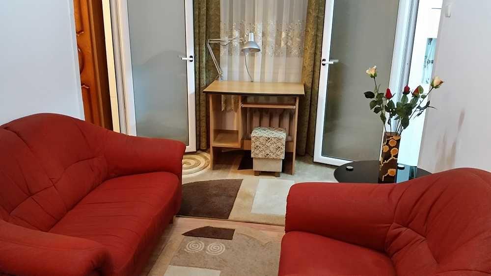 Inchiriez apartament cu 1 camera, zona Semiluna, termen lung - imagine 1