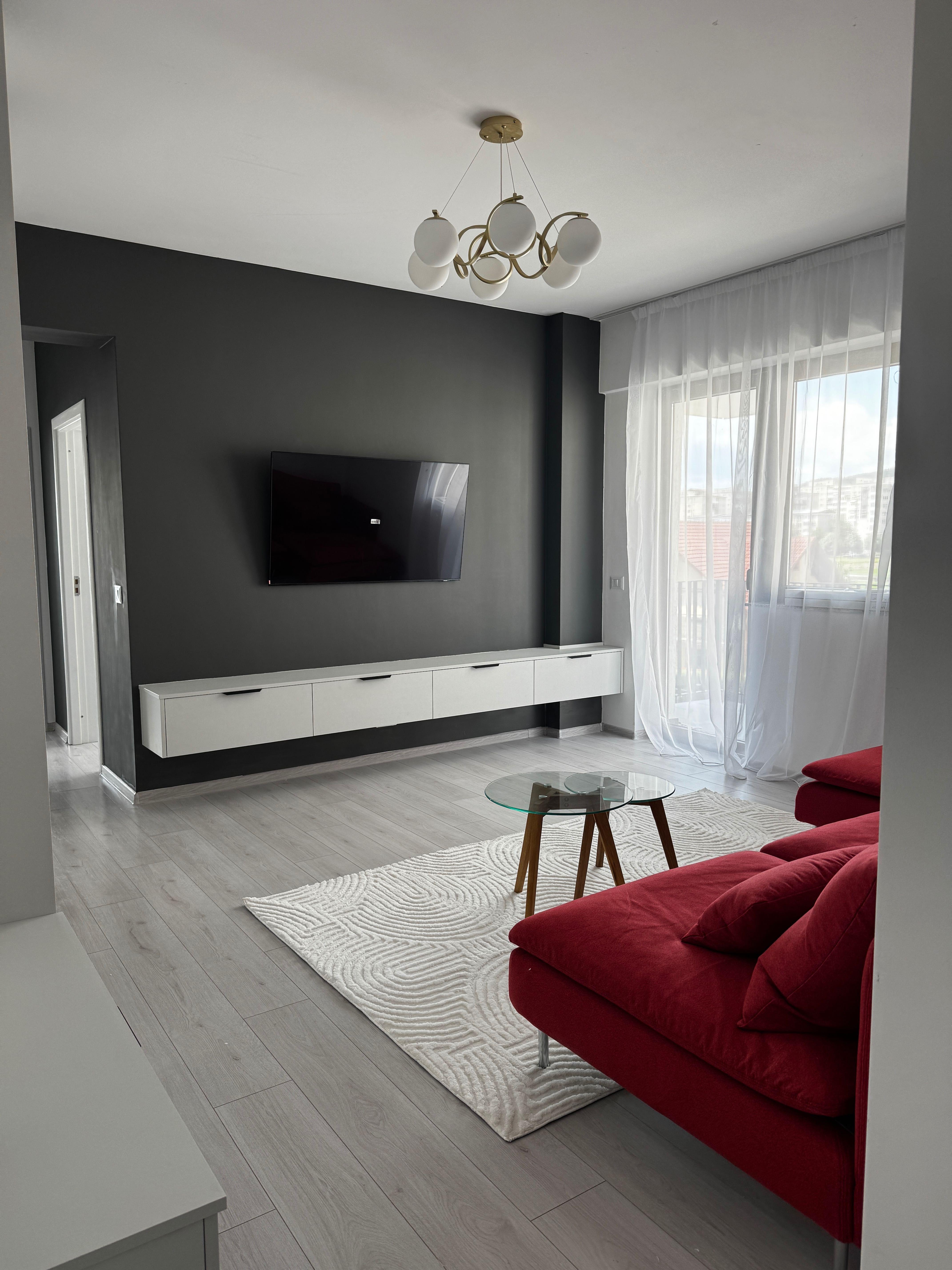 Închiriez apartament cu 3 camere TOTUL NOU str. Ostroveni