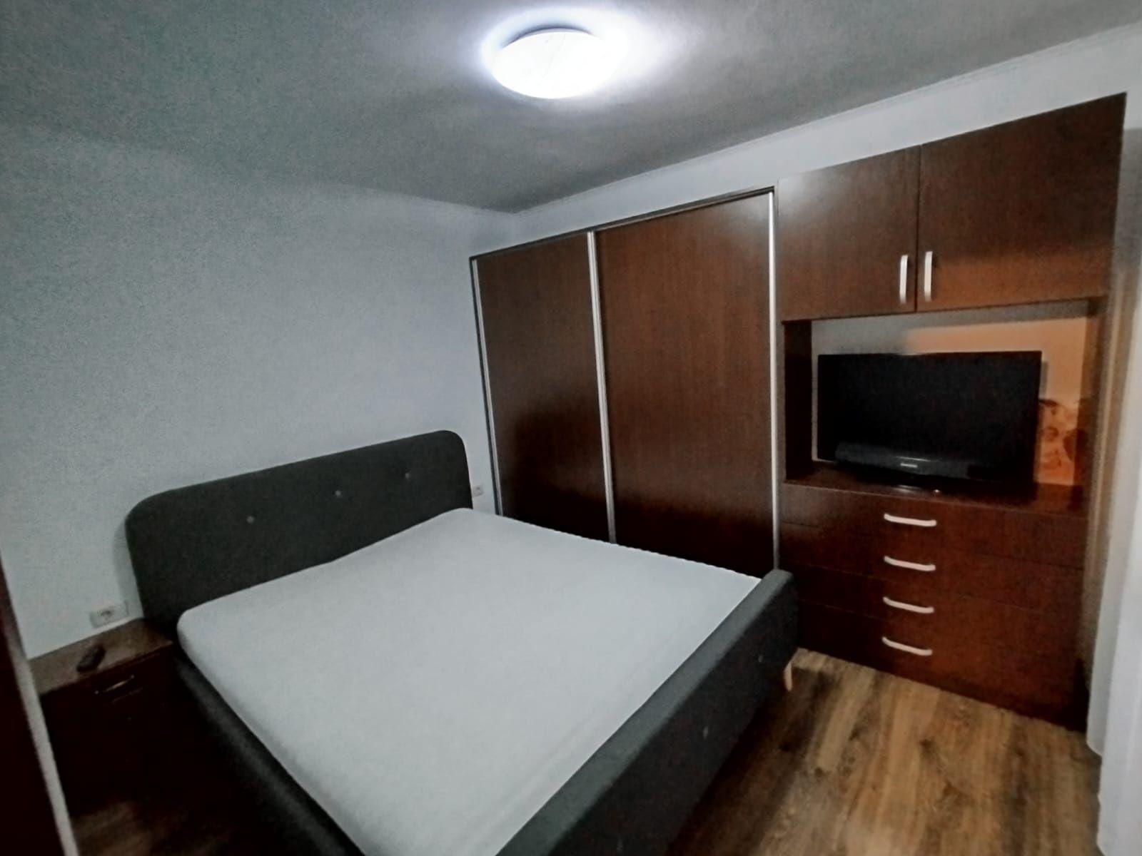 Închiriez apartament