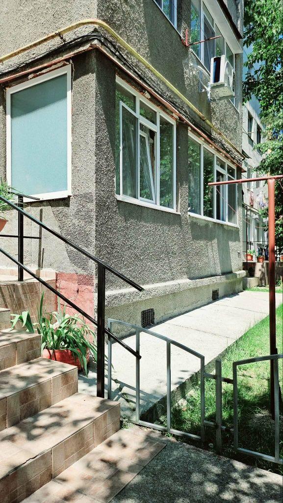Se vinde apartament cu 2 camere/parter/boxa cu intare din balcon 10mp/mobilat complet/65000€ - imagine 1