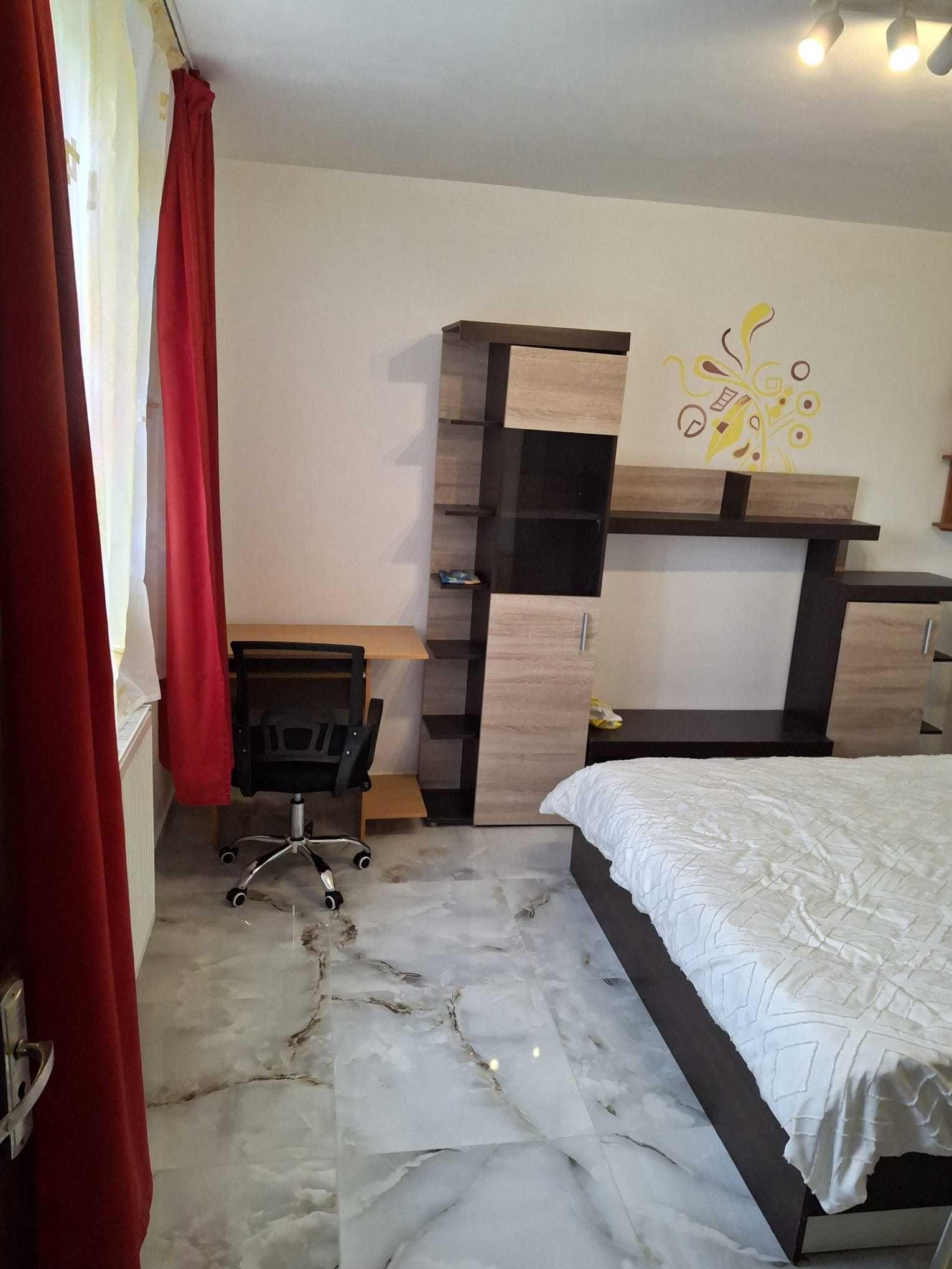 PF, Garsonieră la vilă, intrare separată, pentru fete în Centru - UMF N. Leon