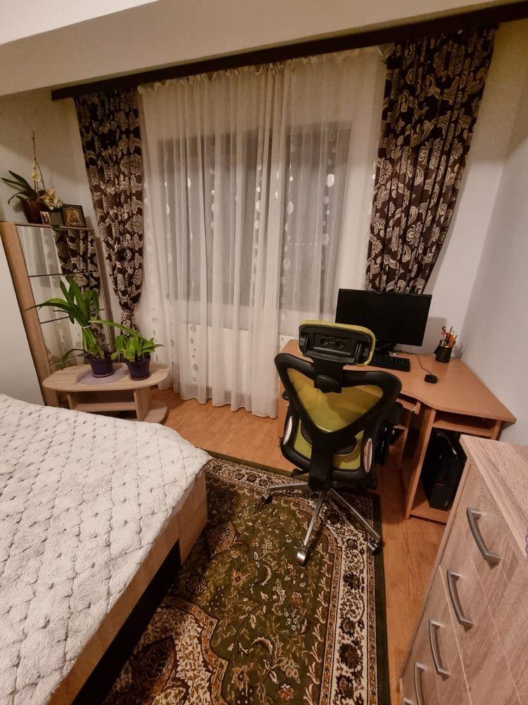 Inchiriez camera unei fete in apartament de 2 camere decomandat
