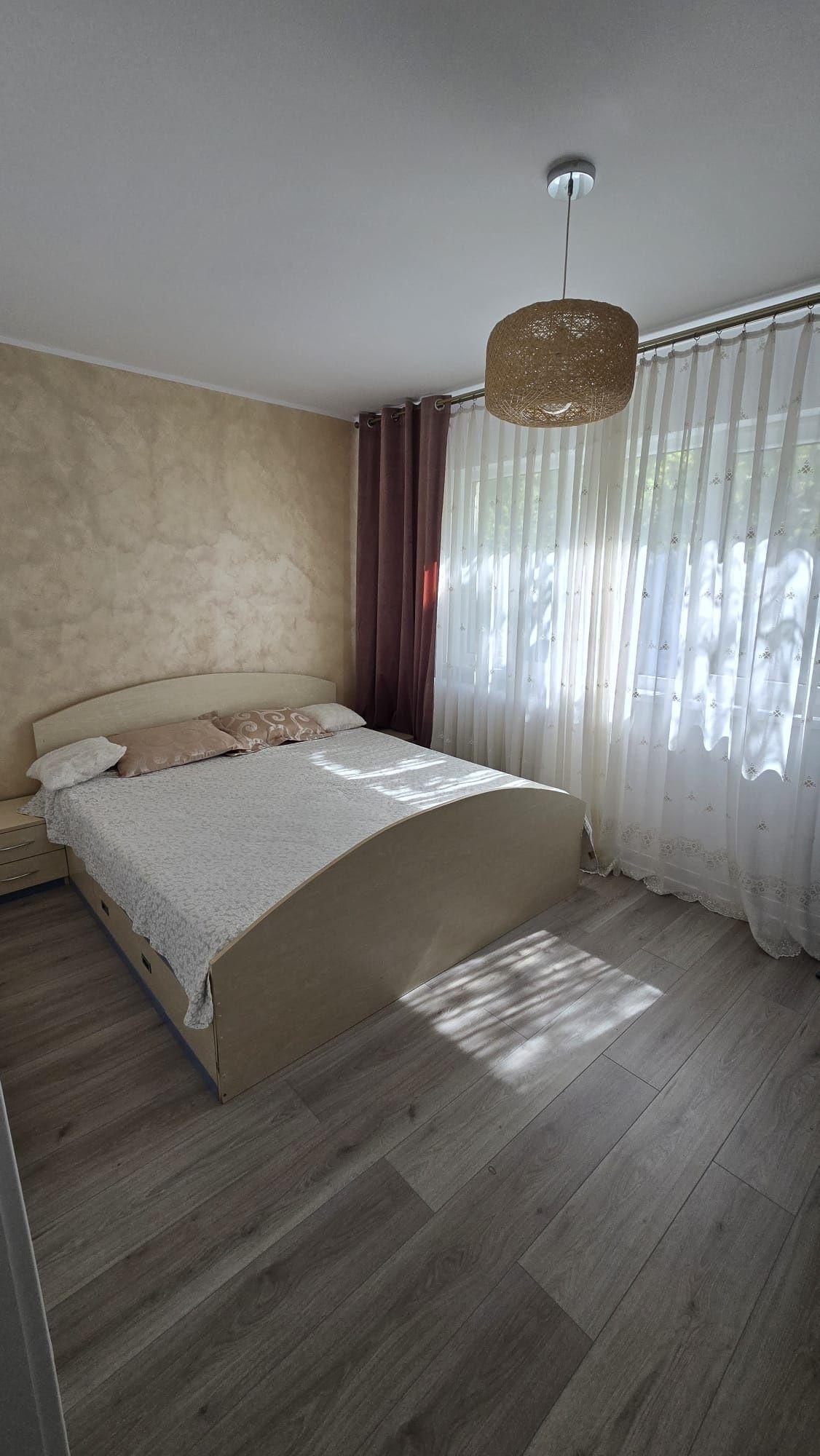 Inchiriez apartament 2 camere, et 1 , Cantemir