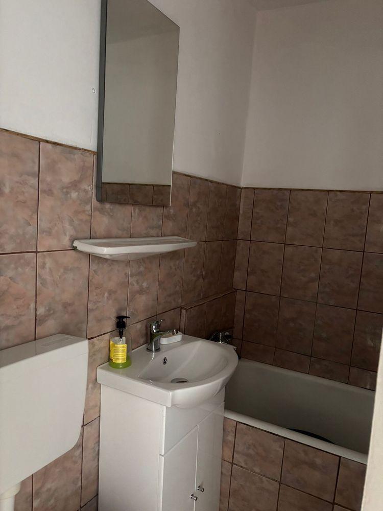 Inchiriez apartament 2 cam semidecomandat