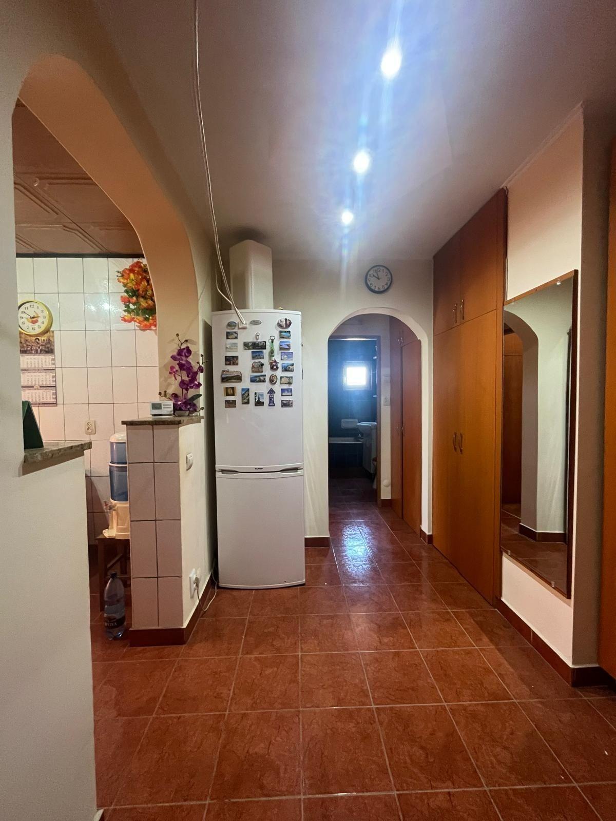 Apartament de vânzare DECOMANDAT zona Confecții Arad, 2 camere - imagine 1