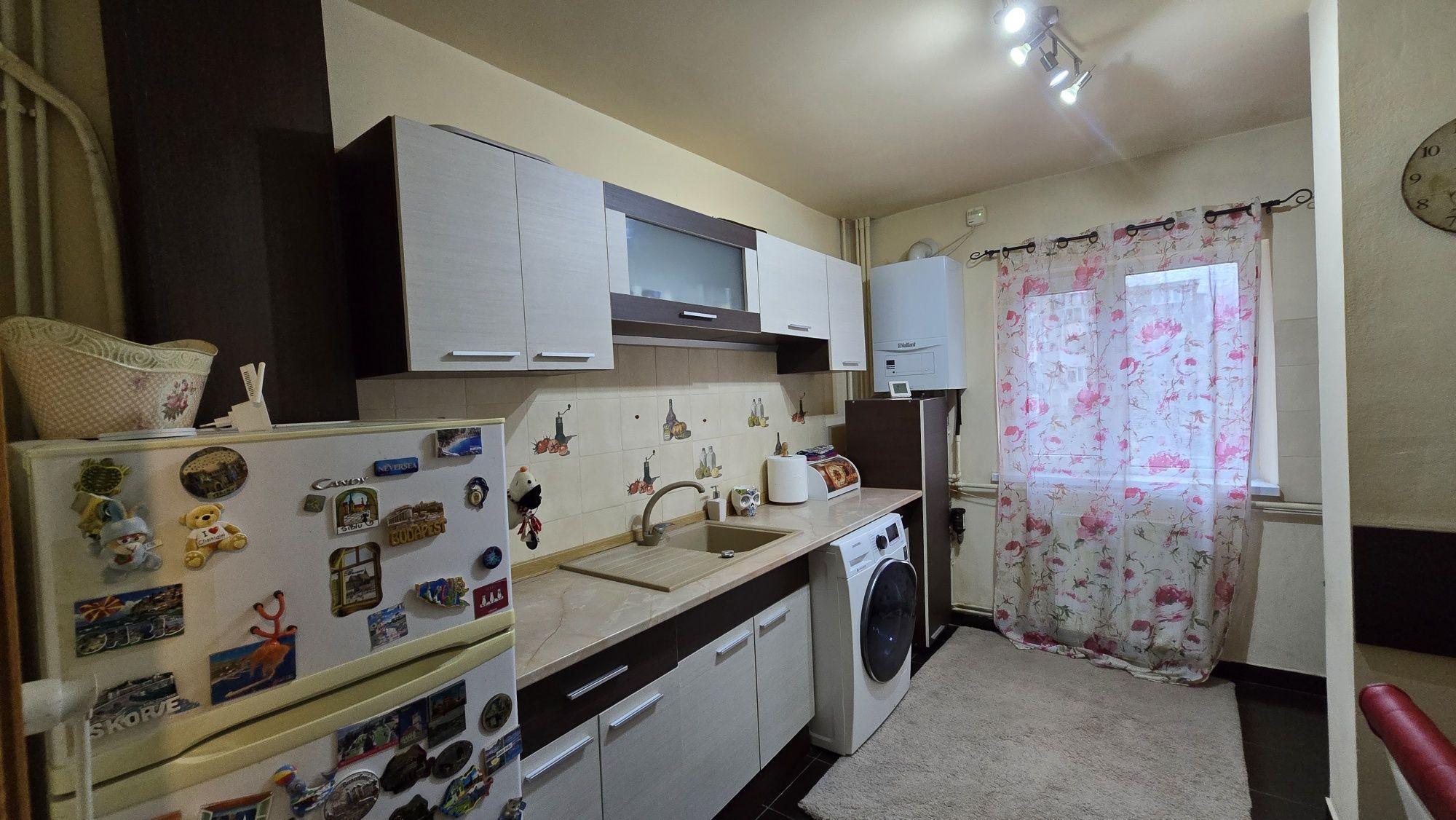 Vând apartament 3 camere Alfa etaj 1 sau schimb cu o casa - imagine 1