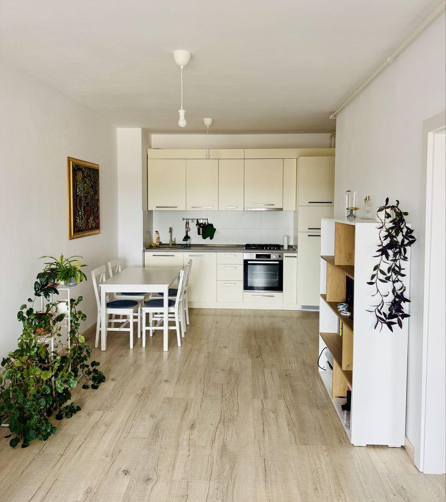Închiriez apartament 2 camere Adora Park