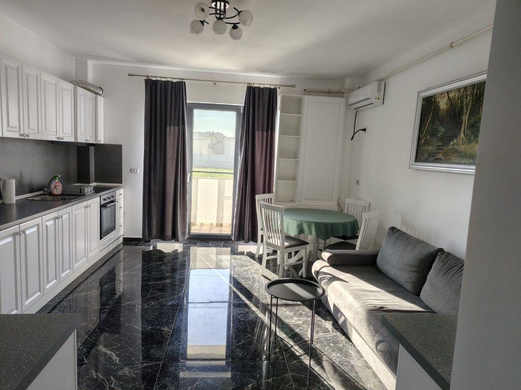 Închiriez apartament 3 camere  ,  loc de parcare inclus , in  zona AFI 530 euro negociabil - imagine 1