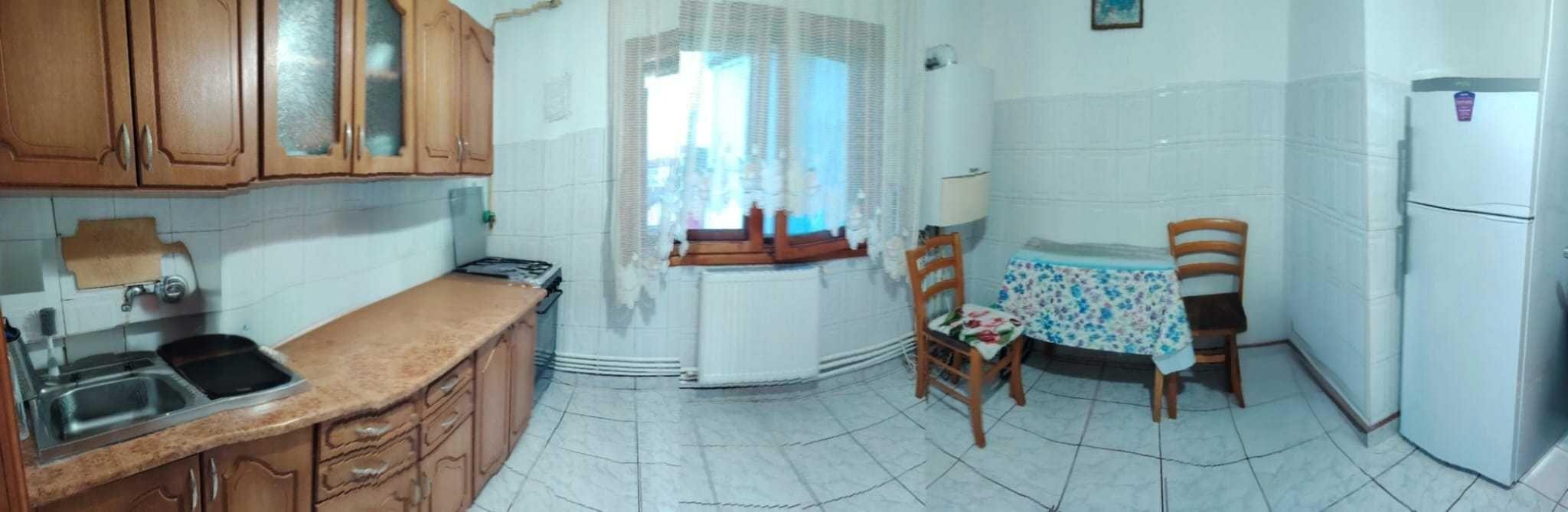 Direct proprietar închiriez apartament 3 camere BLD. 1 Decembrie