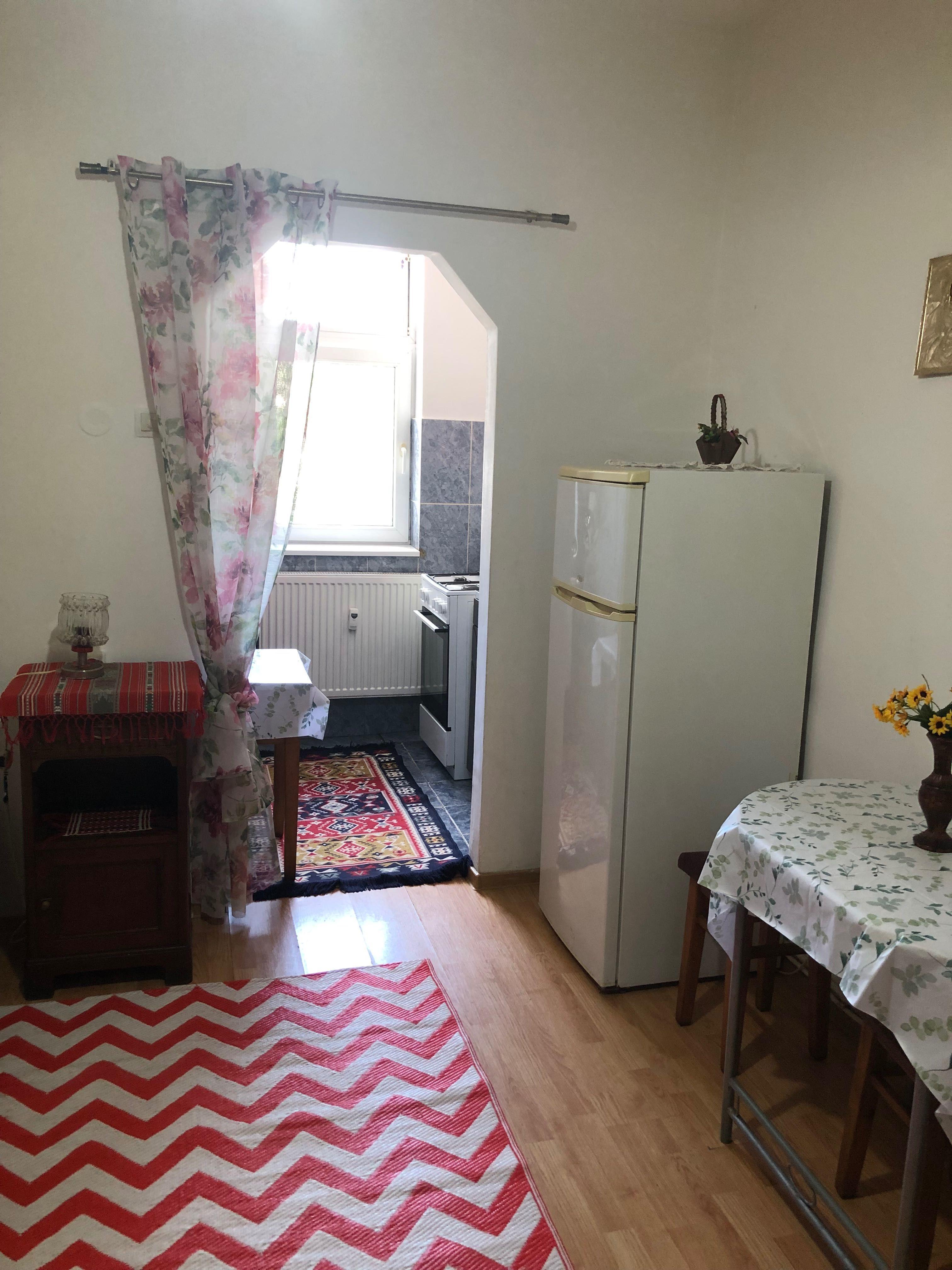 Închiriez garsoniera