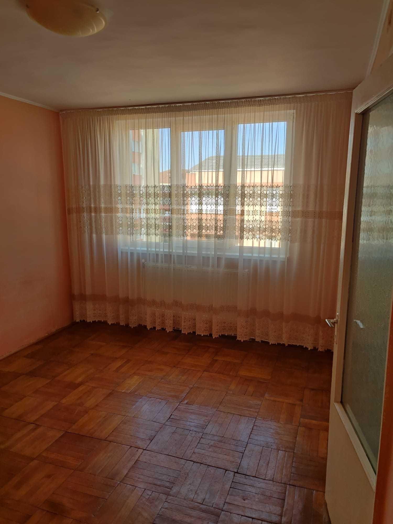 Vând apartament cu două camere decomandat - imagine 1