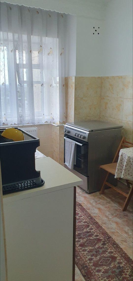 Închiriez apartament 2camere  !