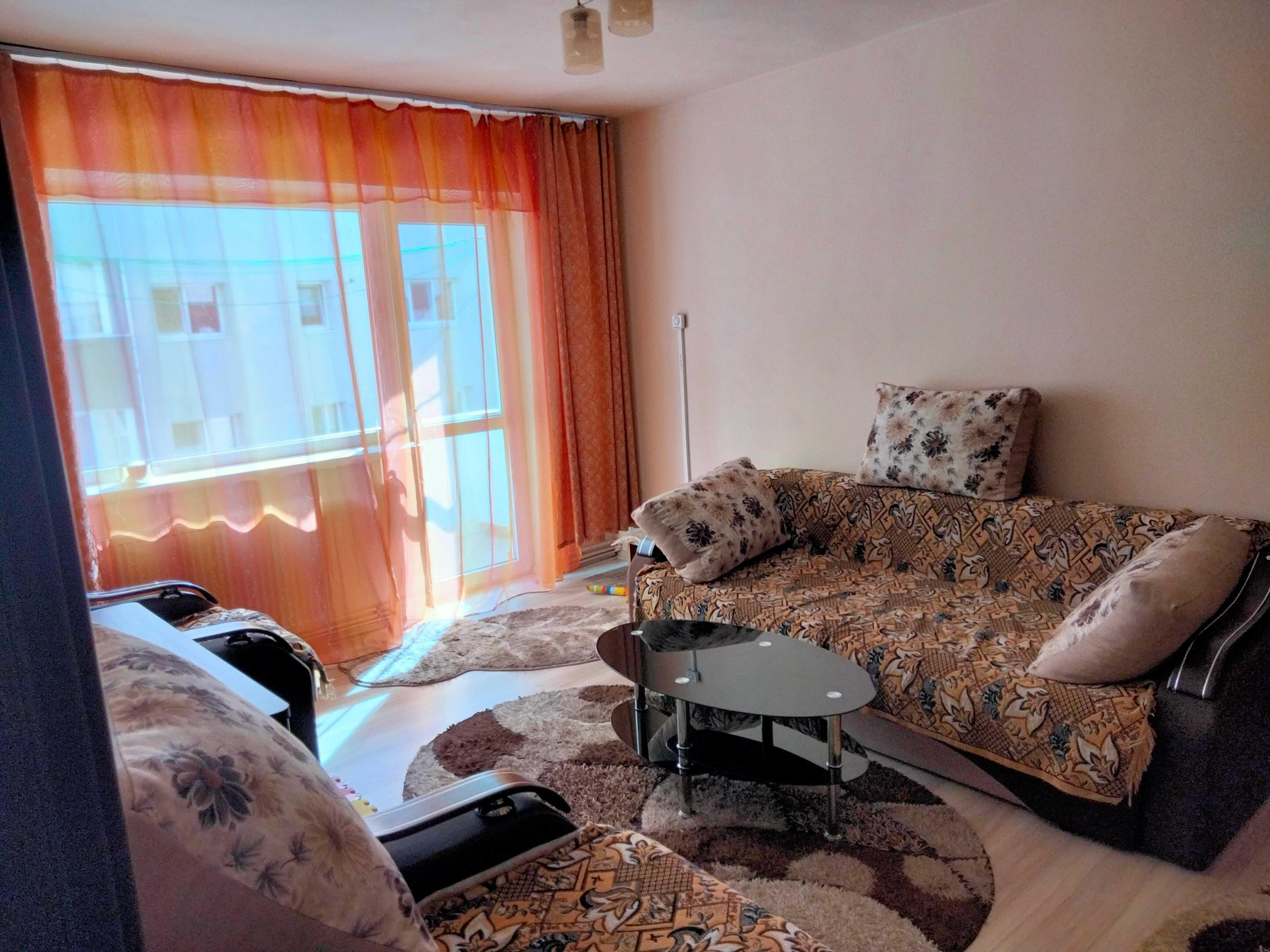 Închiriez apartament 3 camere etaj 3 zona lama - imagine 1
