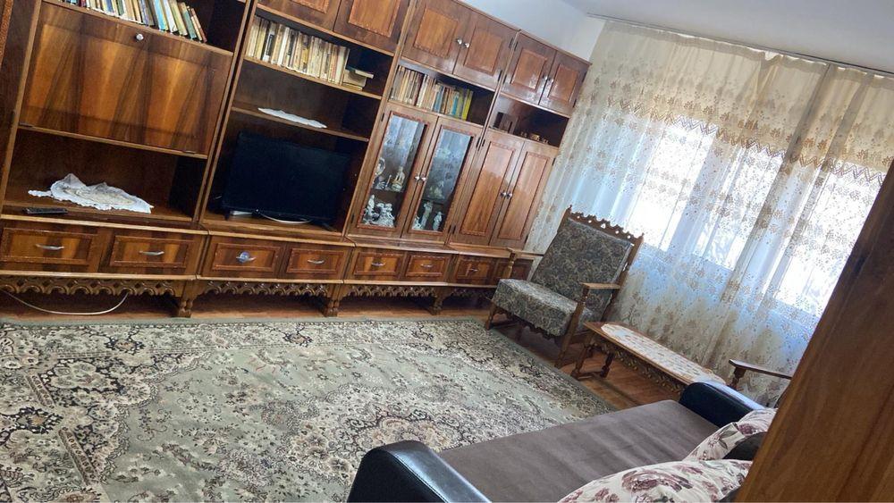 Inchiriez apartament 2 camere, decomandat