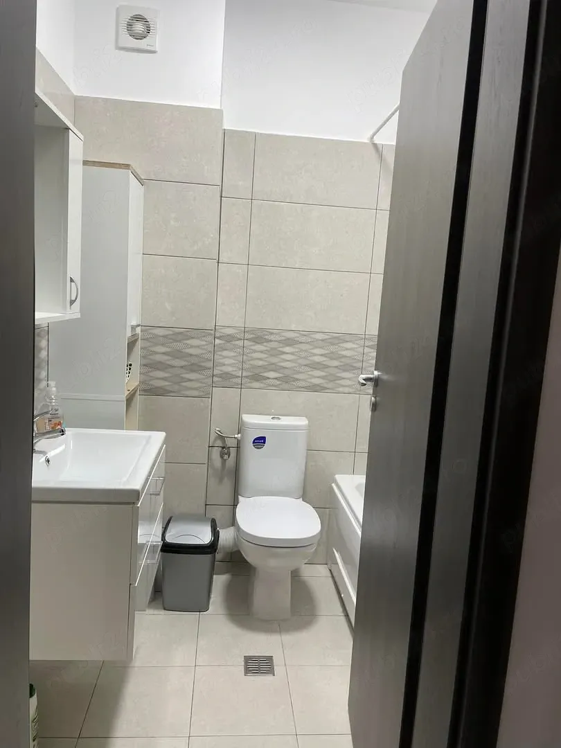 Închiriez apartament 2 camere decomandat - imagine 1