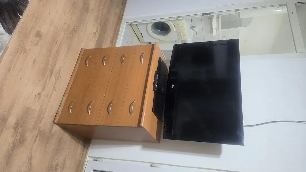 închiriez camera cu baie si bucatarie la curte pentru muncitori straini - imagine 1
