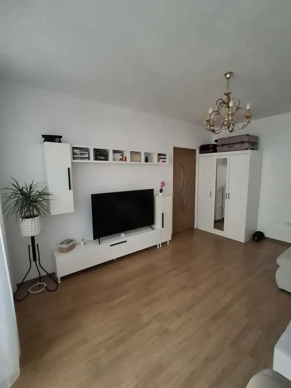 Apartament 2 camere, Floresti, decomandat, confort 1