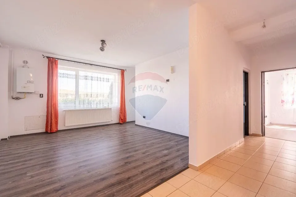 Apartament 3 camere de vanzare in Floresti, Str.Eroilor 80 zona Profi