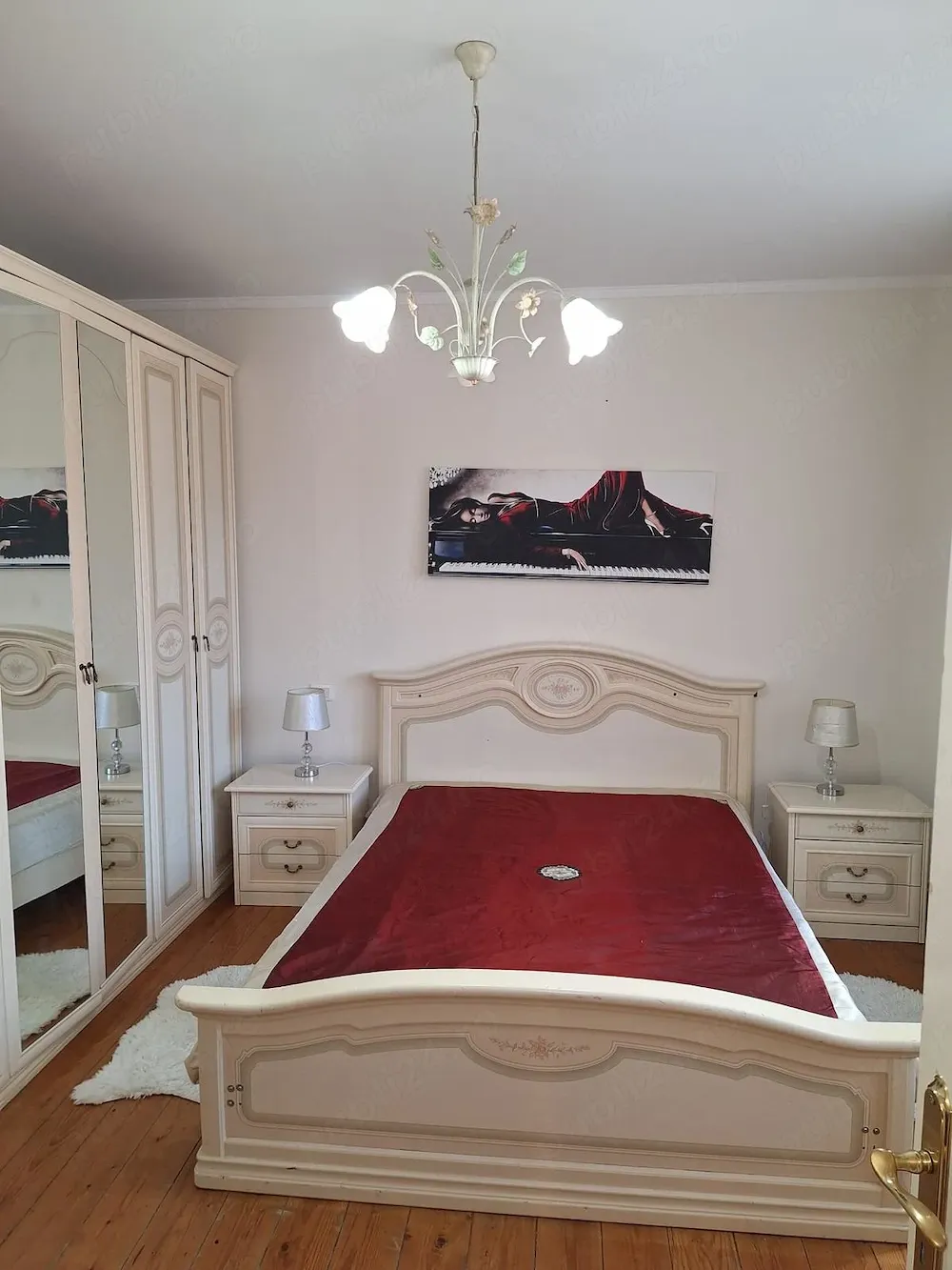 Închiriez apartament cu 2 camere
