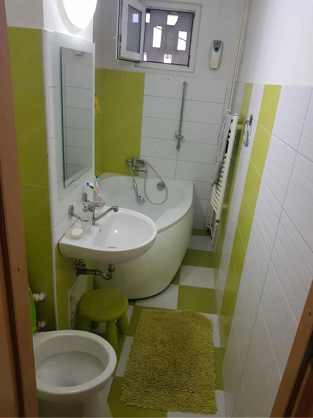 Închiriez apartament cu 2 camere, zona Vest OMV - imagine 1