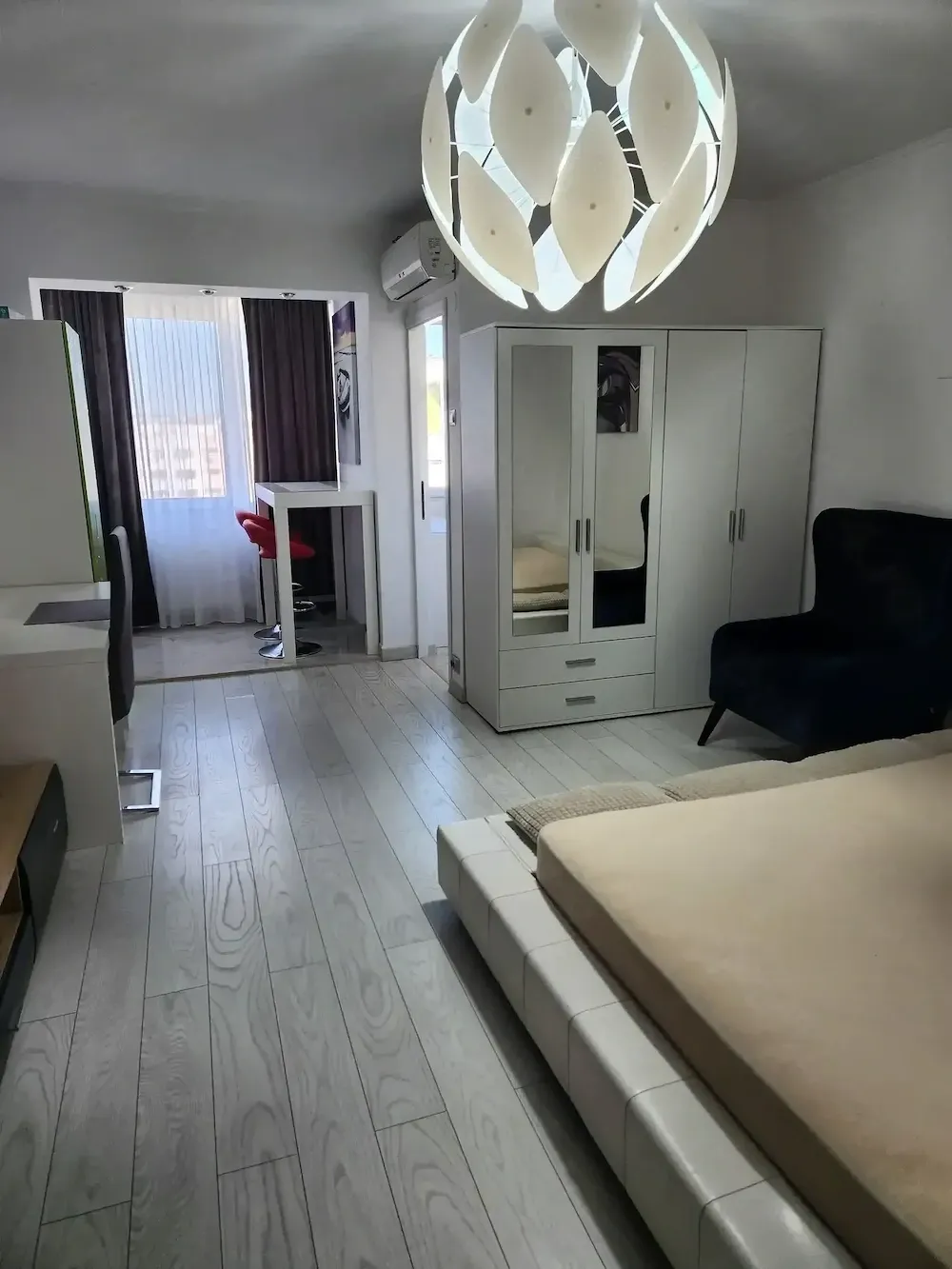 - PROPRIETAR - Inchiriez garsoniera moderna Vatra Luminoasa Iancului Piata Muncii - 10 minute metrou