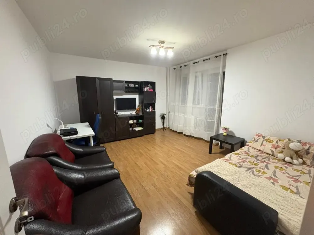 Închiriez garsonieră confort I în zona Pieței Râmnicu Sărat