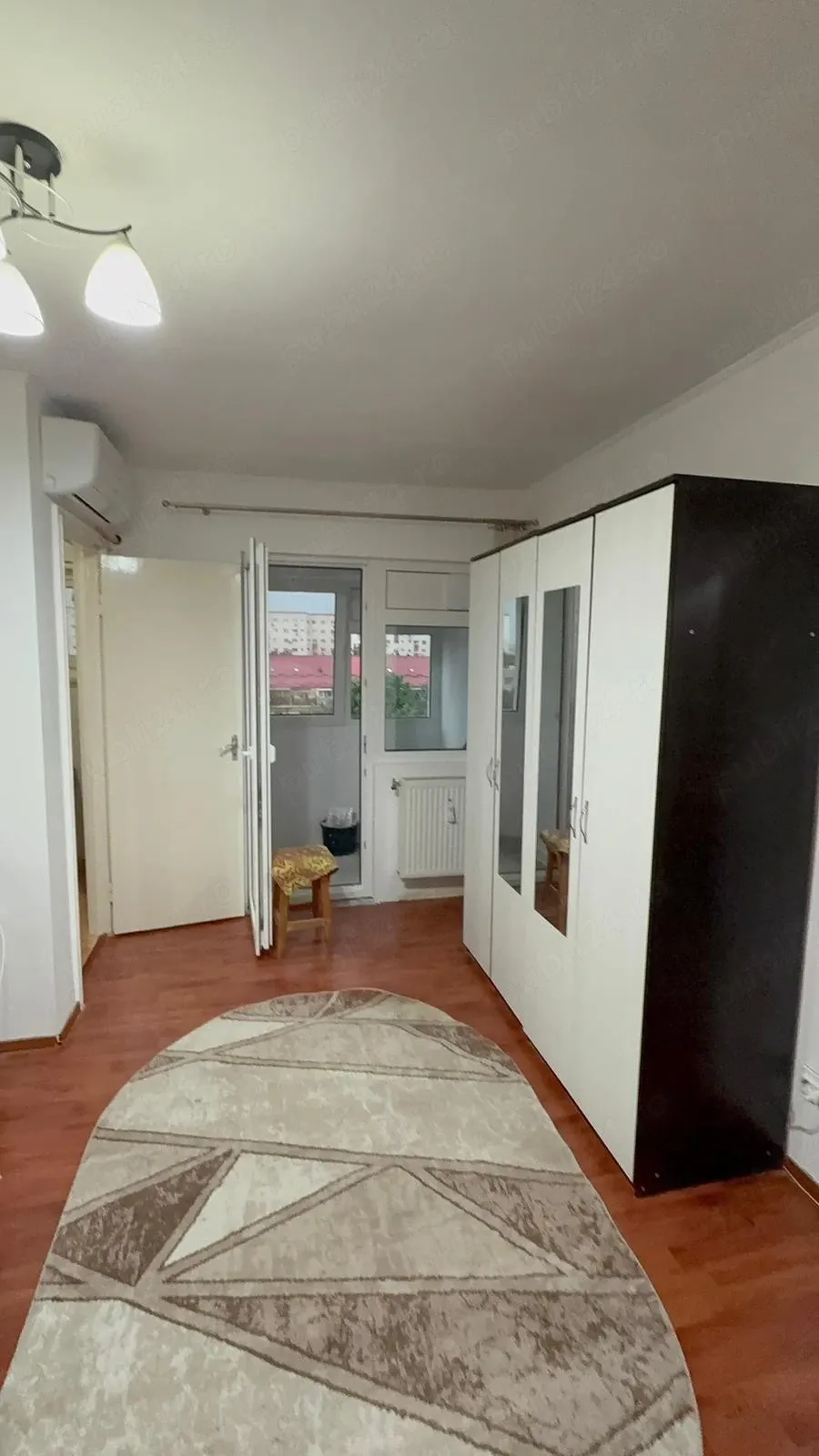 Apartament cu 2 camere de închiriat - imagine 1