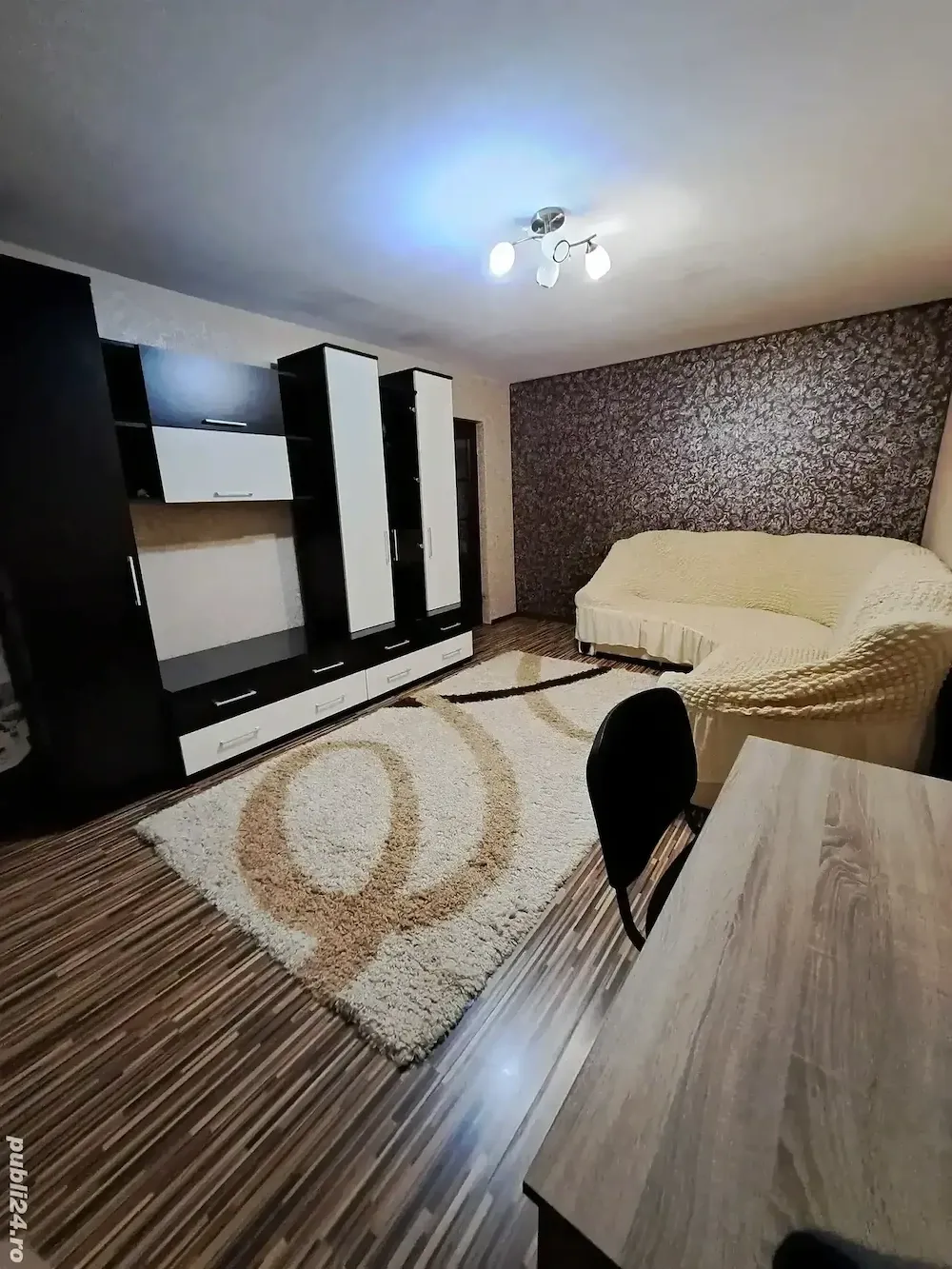 Inchriez apartament 3 camere Mircea cel Batran - imagine 1