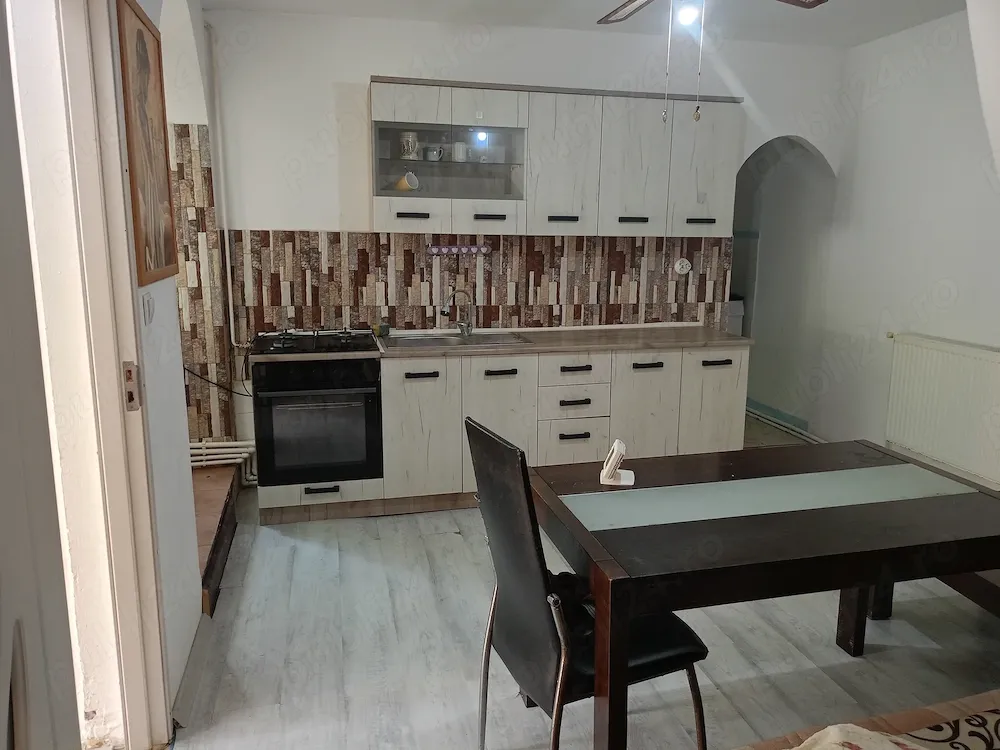 Casa ultracentral de închiriat - imagine 1