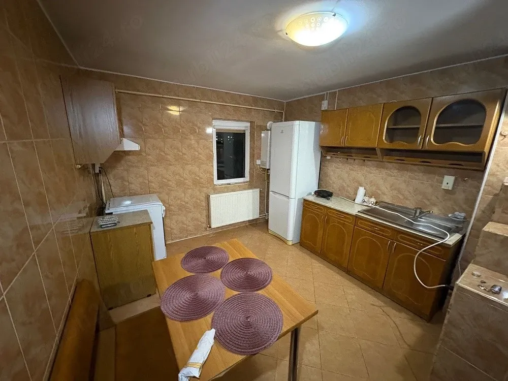 Vand apartament 2 camere etaj 3 Brosteni