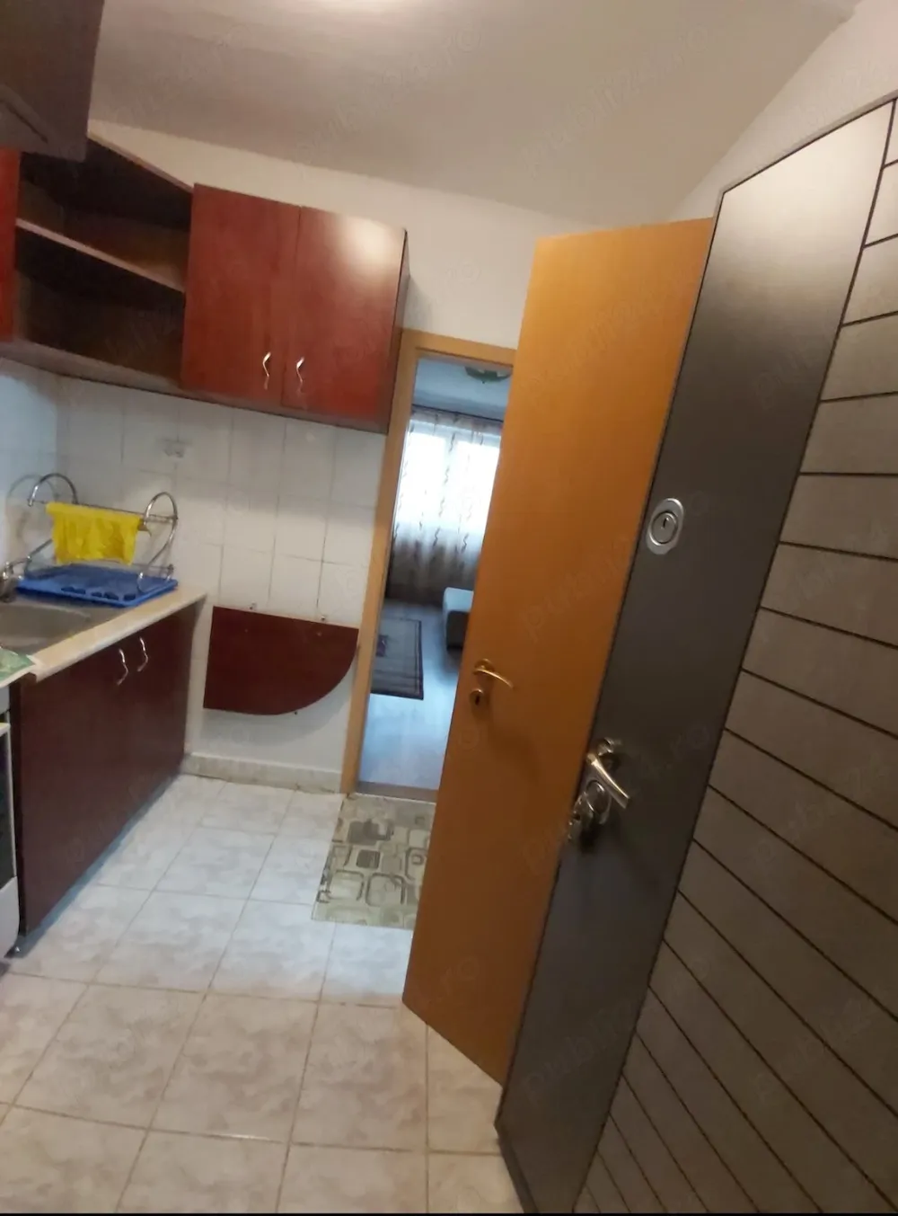 Închiriez apartament 1 cameră - imagine 1