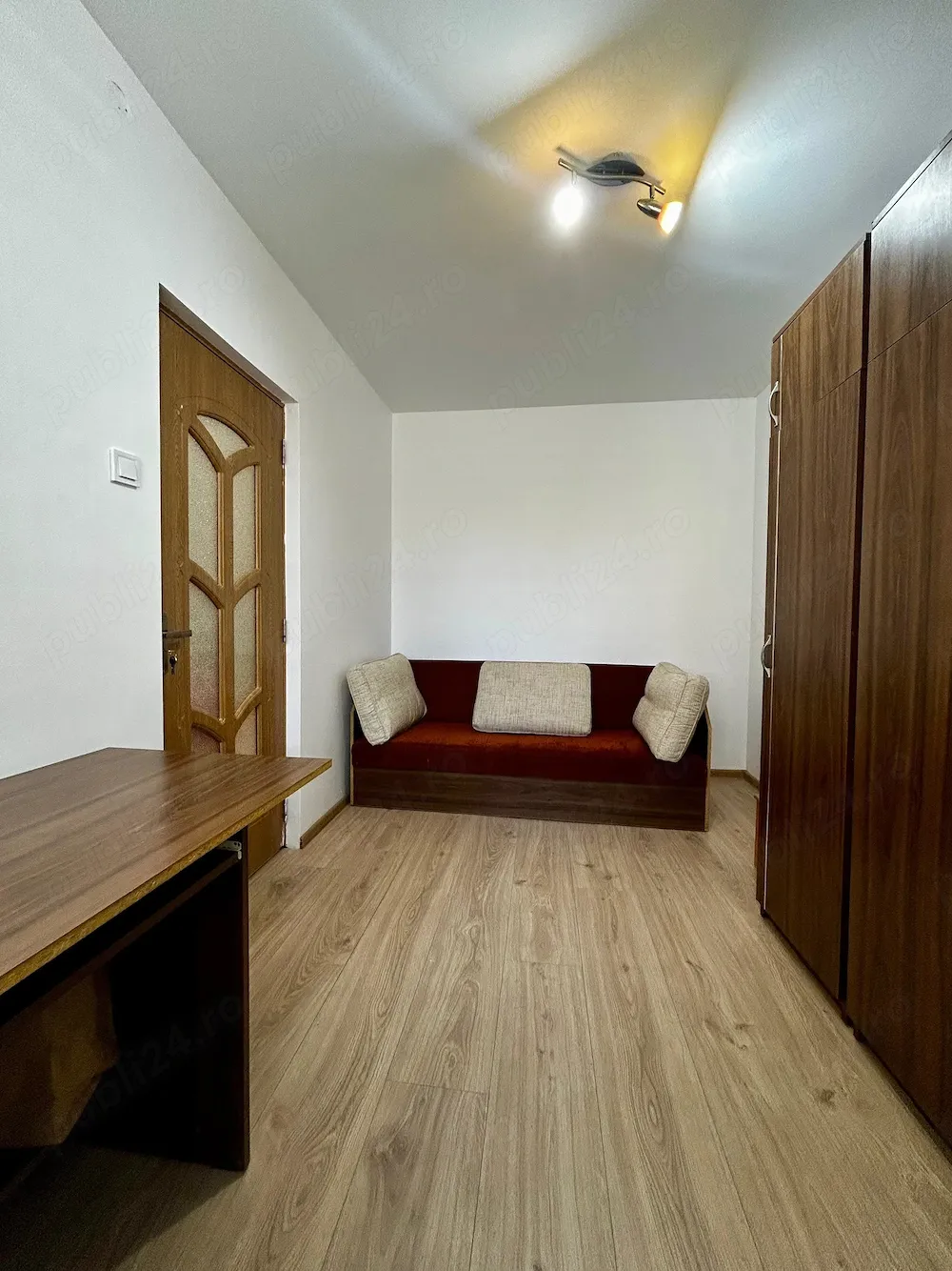 Închiriez apartament 2 camere - imagine 1
