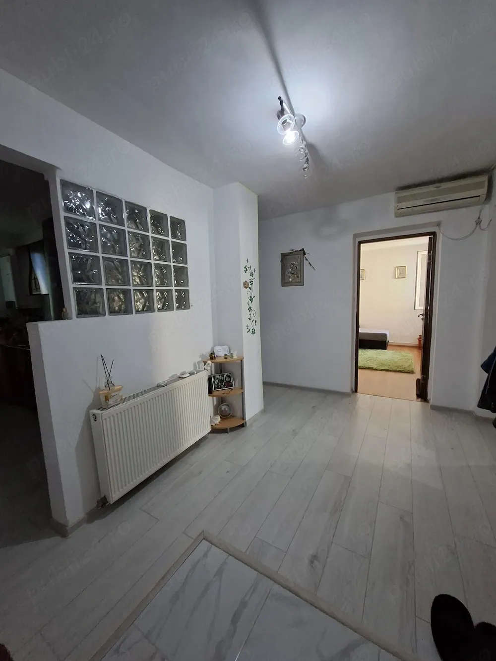 Schimb apartament 3 camere cu apartament 2 camere plus diferenta - imagine 1
