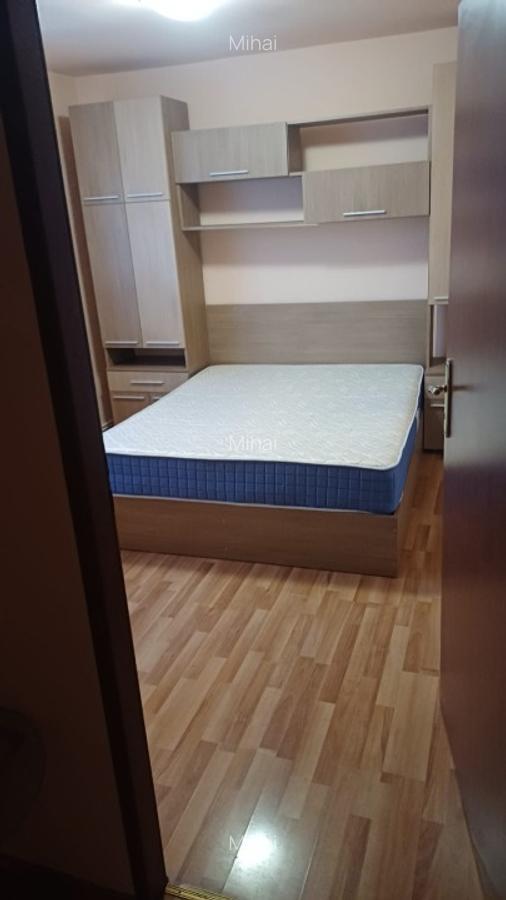 Inchiriez Decomandat 2 camere zona Gara Nicolina -Cantemir I Persoană fizică