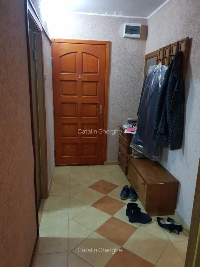 Inchiriez ap.4 camere decomandat, centrala proprie - la 5 min. de metrou Pacii - imagine 1