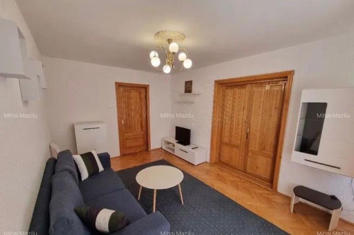 De vanzare apartament 4 camere - Zona Centrala