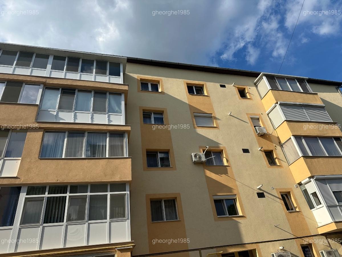 Vând apartament cu 3 camere în zona Sagului Timisoara