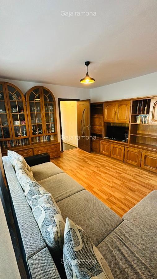 PROPRIETAR VÂND APARTAMENT CU 2 CAMERE,PARTER ÎNALT+ BOXĂ - imagine 1