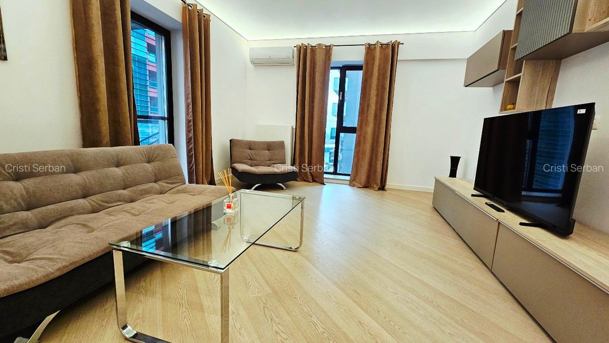 Ofer spre inchiriere apartament 3 camere decomandat plus loc parcare subteran