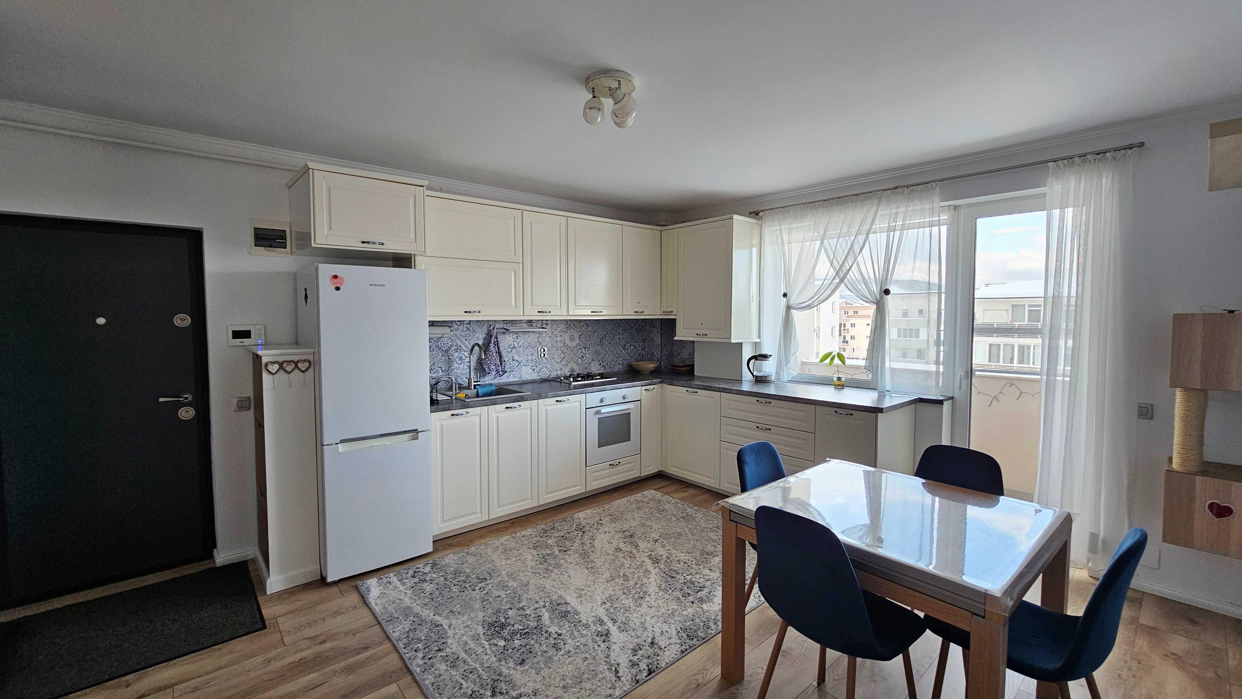 Vând apartament cu living + 2 dormitoare, beci și loc de parcare - Str Cetății zona Jysk