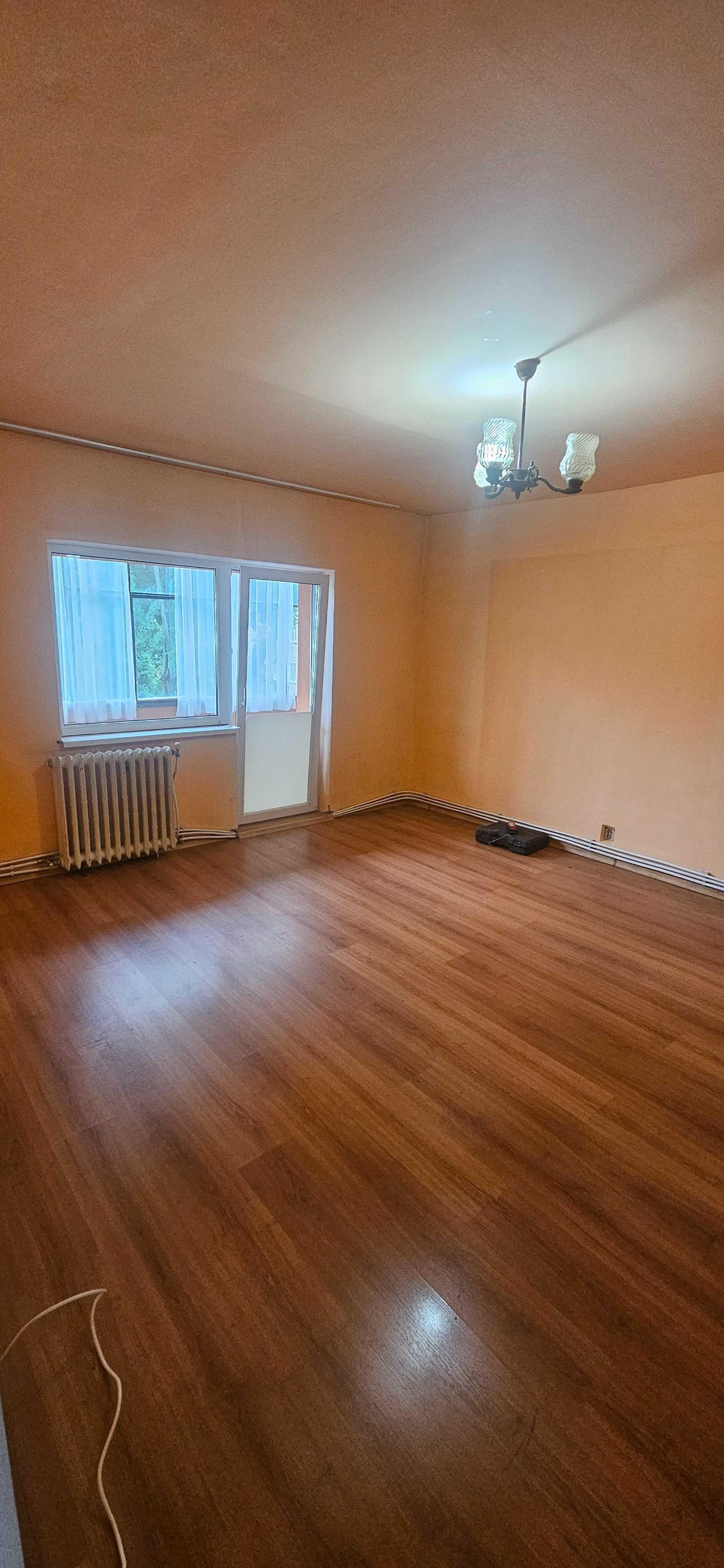PROPRIETAR Apart de vanzare 4 camere, 2 bai, 2 balcoane, Dambul Rotund