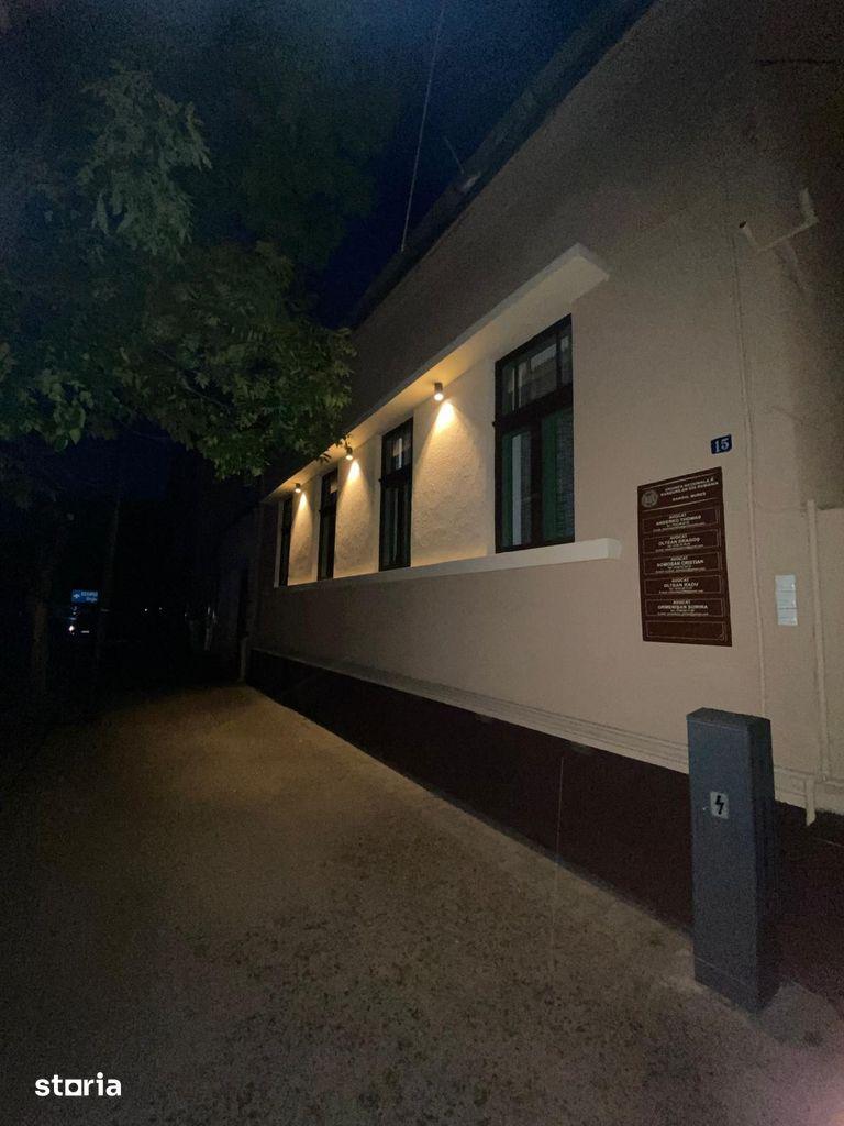 Sediu profesional ultracentral + mansardă | parcare | 218 mp - imagine 1