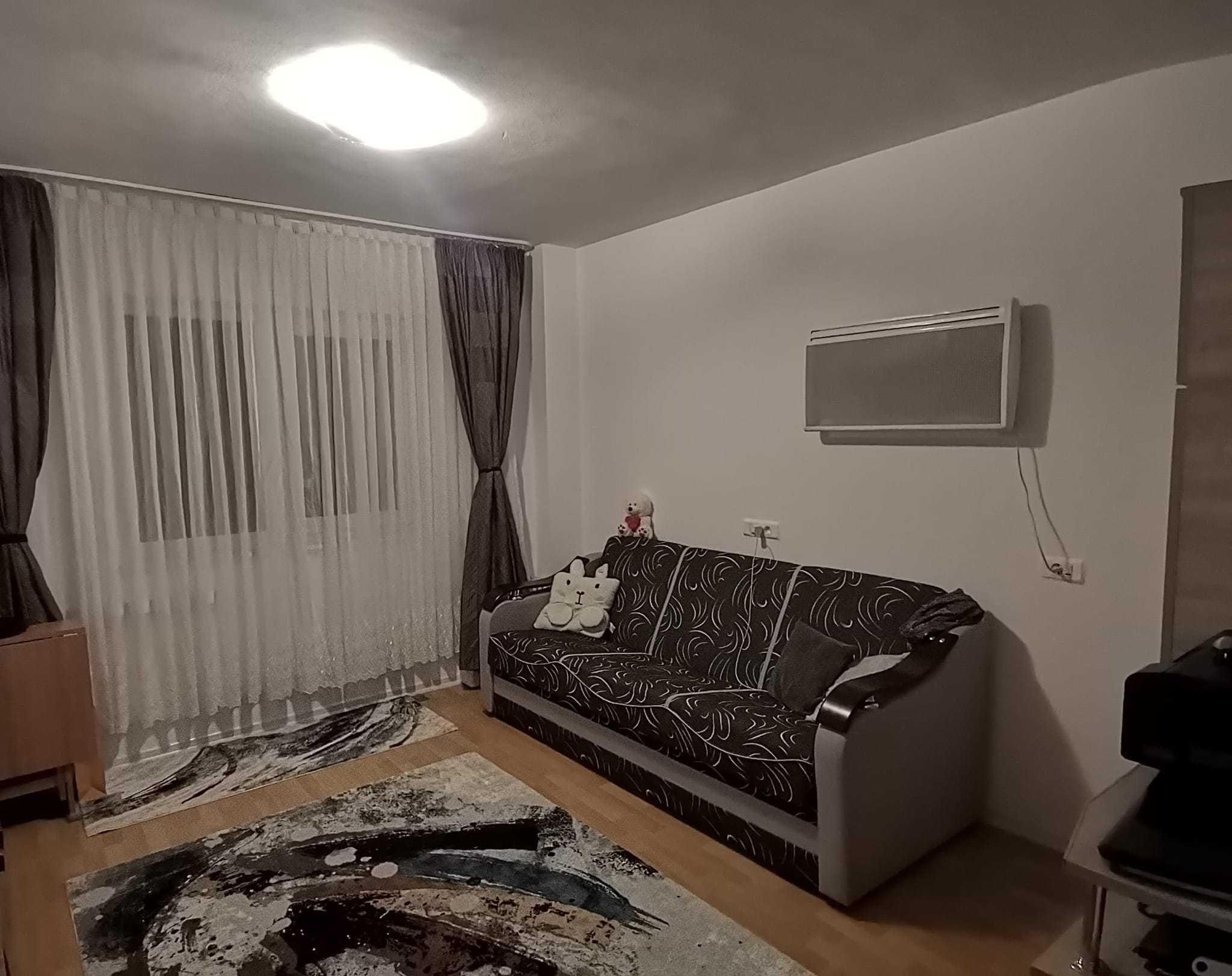inchiriez garsoniera in Brasov langa Coresi
