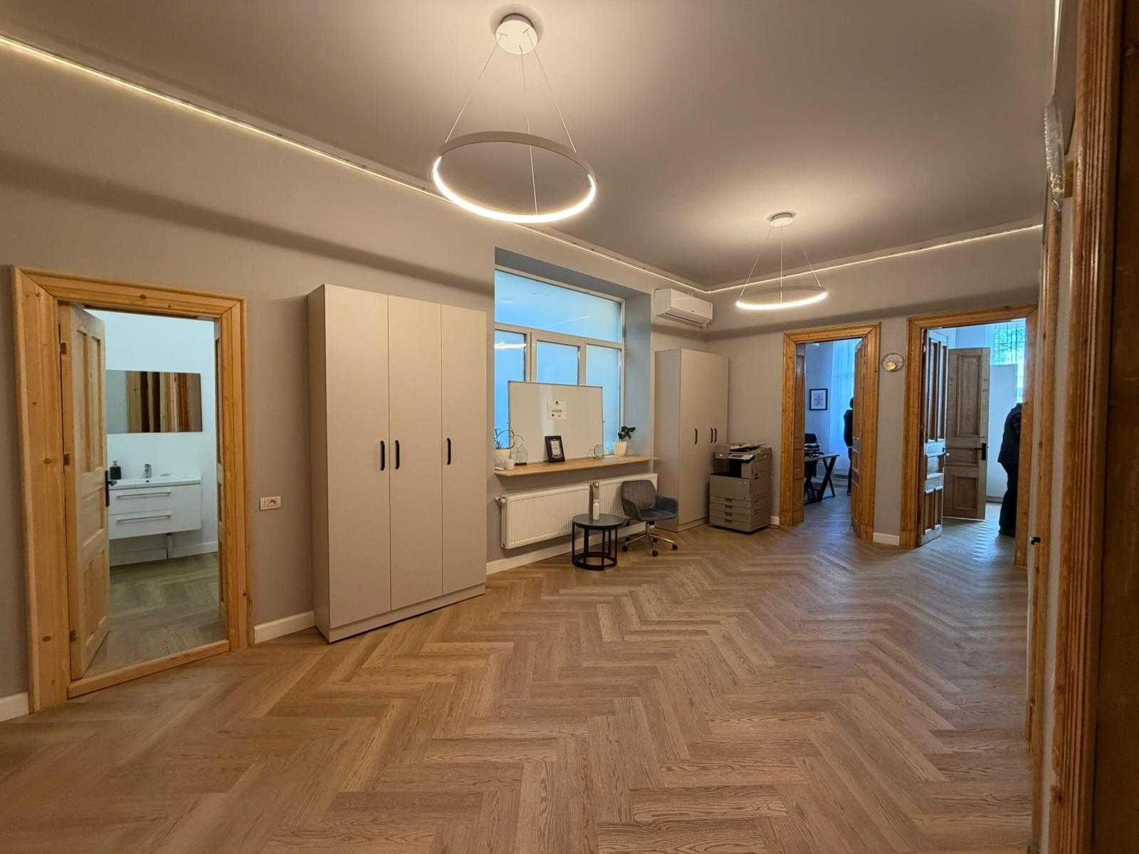 Vanzare apartament / spatiu 5 camere Peninsula