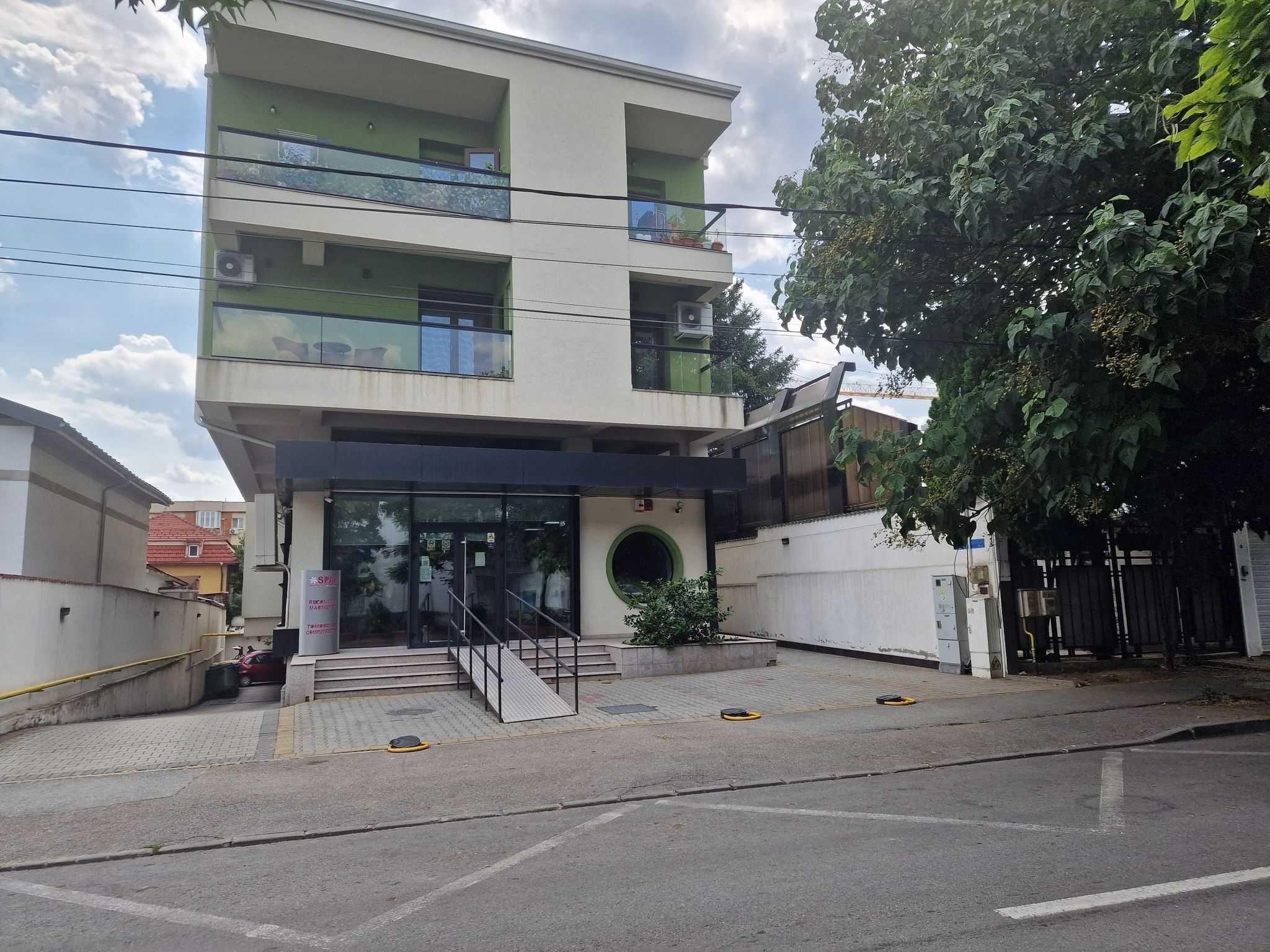 2 camere cu loc de parcare, ultrcentral, zona Fratii Buzesti - Ciuperca