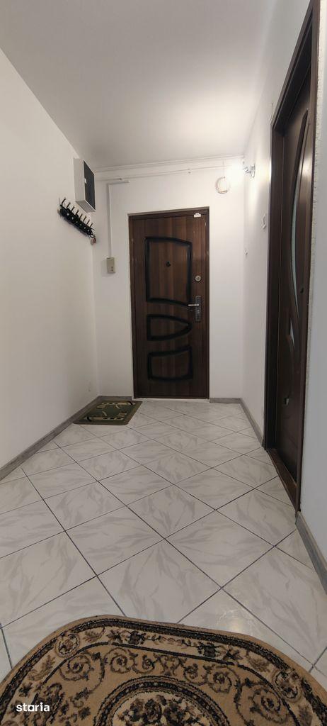 Particular 3 decomandate Ciuperca Helin et. 2/4 bilateral, centrala...