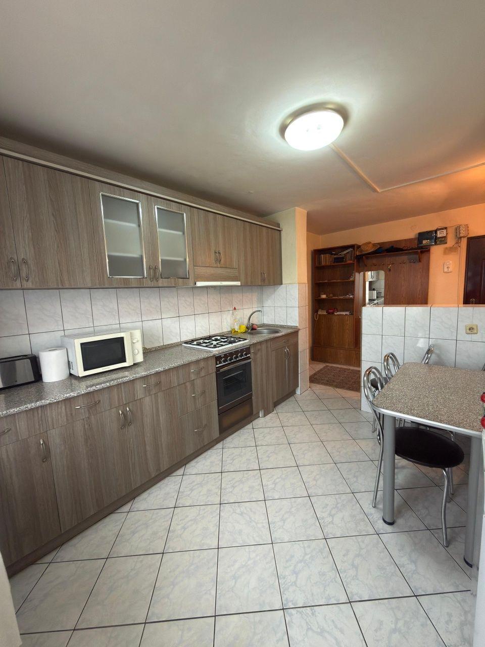 Apartament 2 camere PC Decomandat zona Rogerius, 54 mp + 2 balcoane - imagine 1